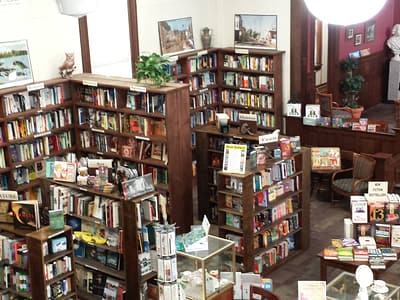 Reader's Realm Books, Gifts & Whimsy